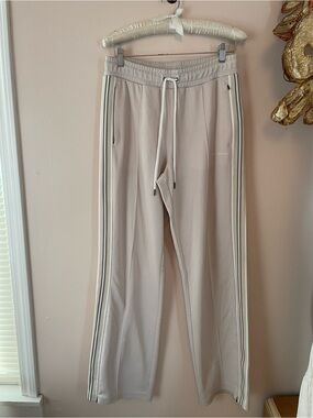 New Balance Men’s Cream Joggers with Side Stripes